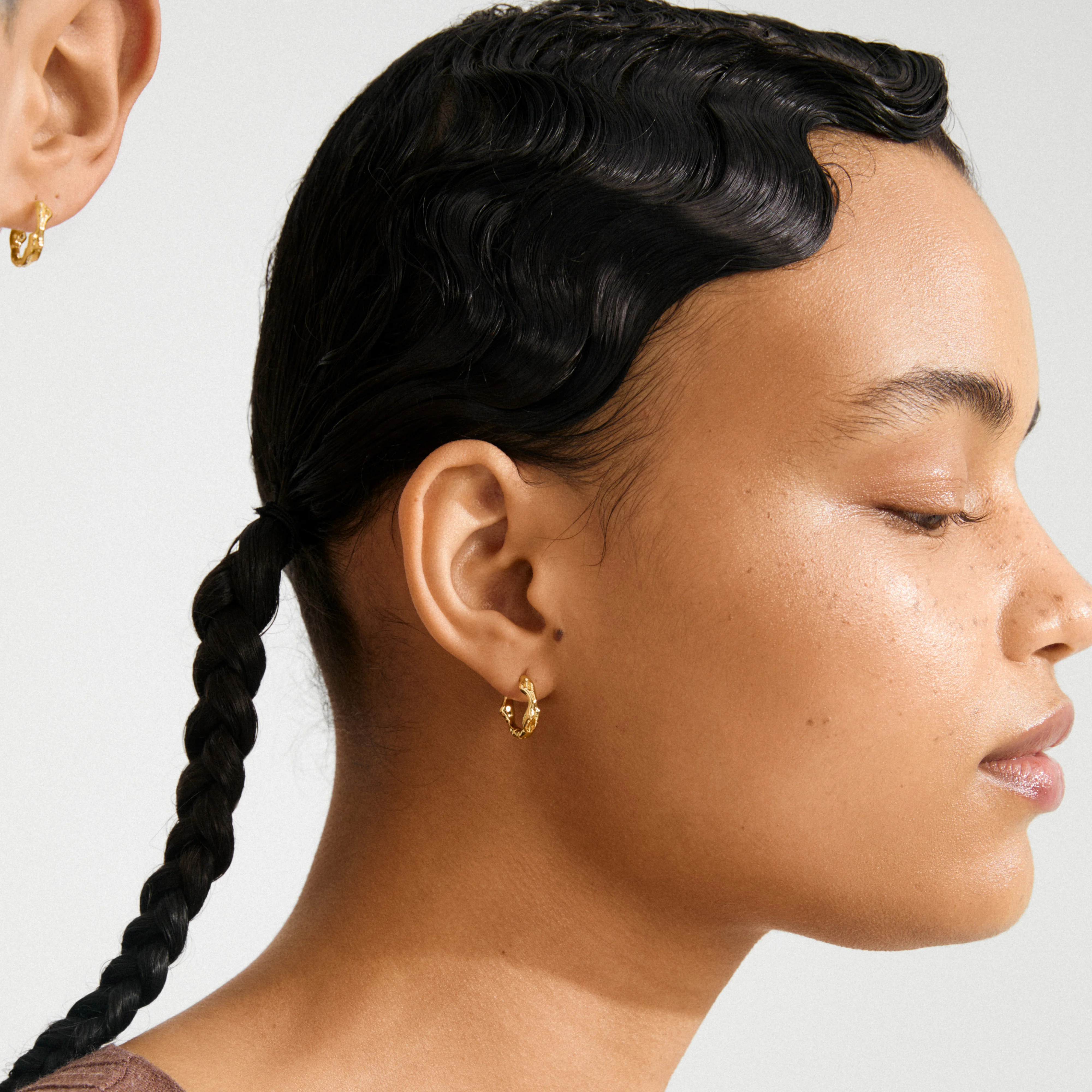 ZION small huggie hoop earrings gold-plated - Image 3