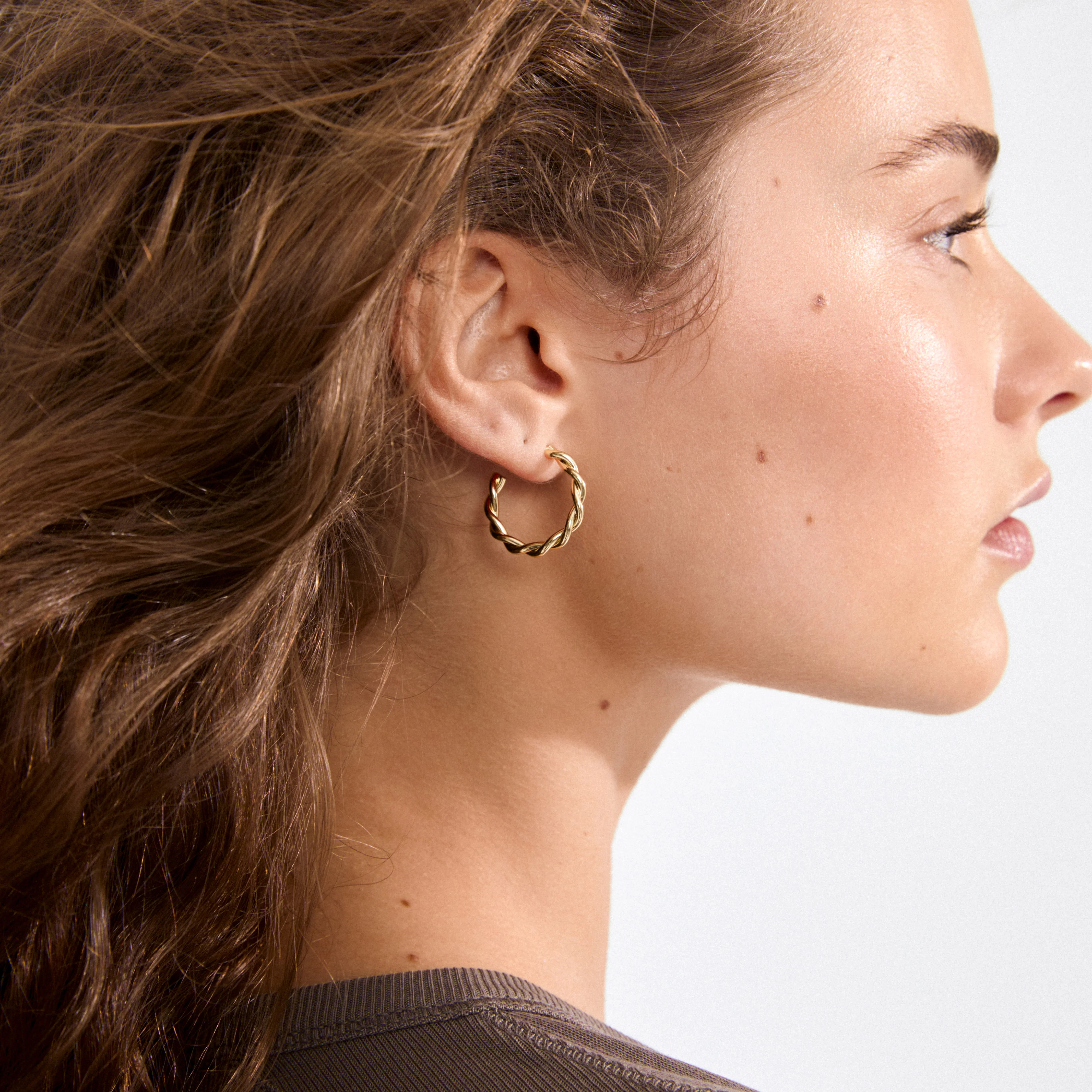 NAJA twisted hoop earrings gold-plated - Image 3