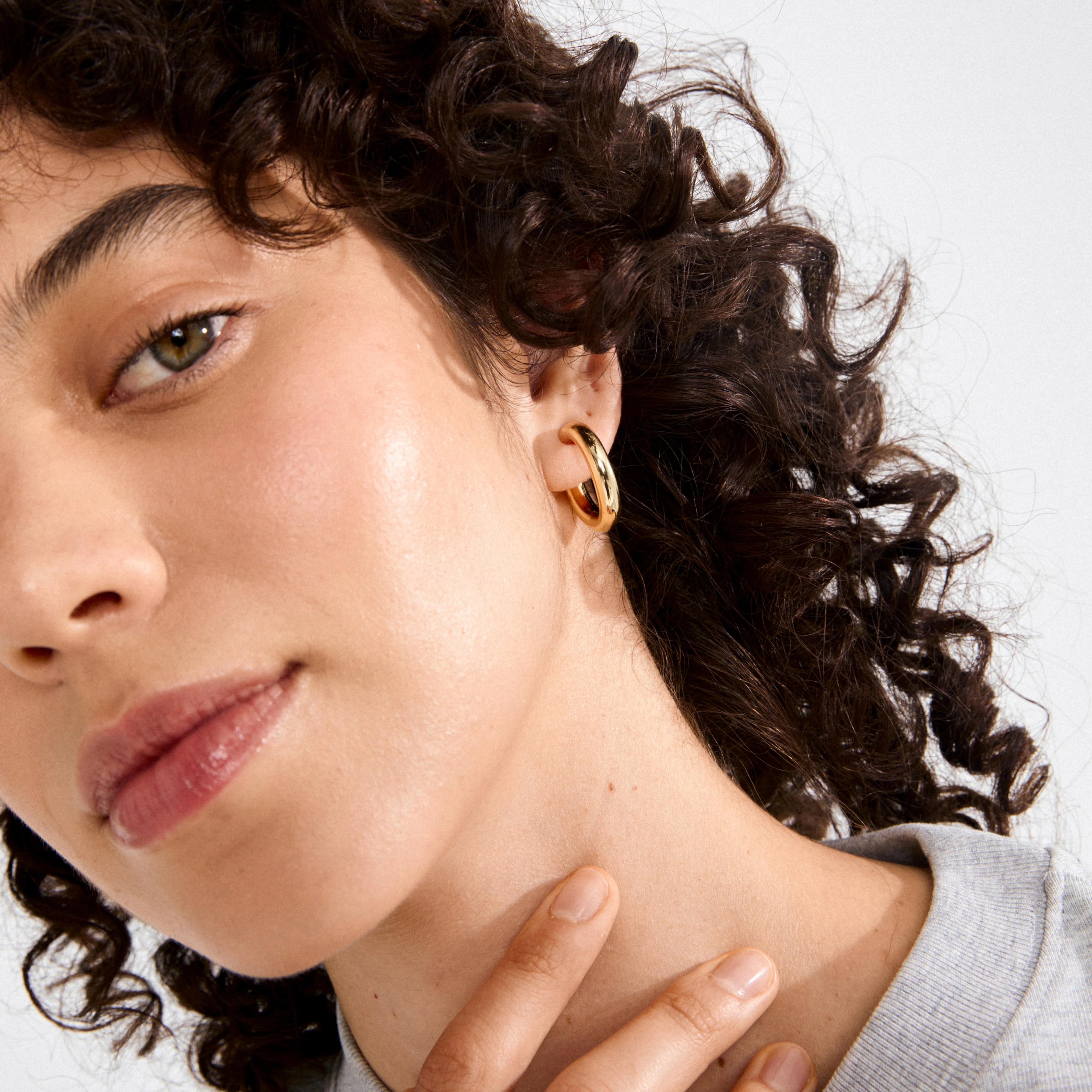MADDIE chunky hoop earrings gold-plated - Image 3