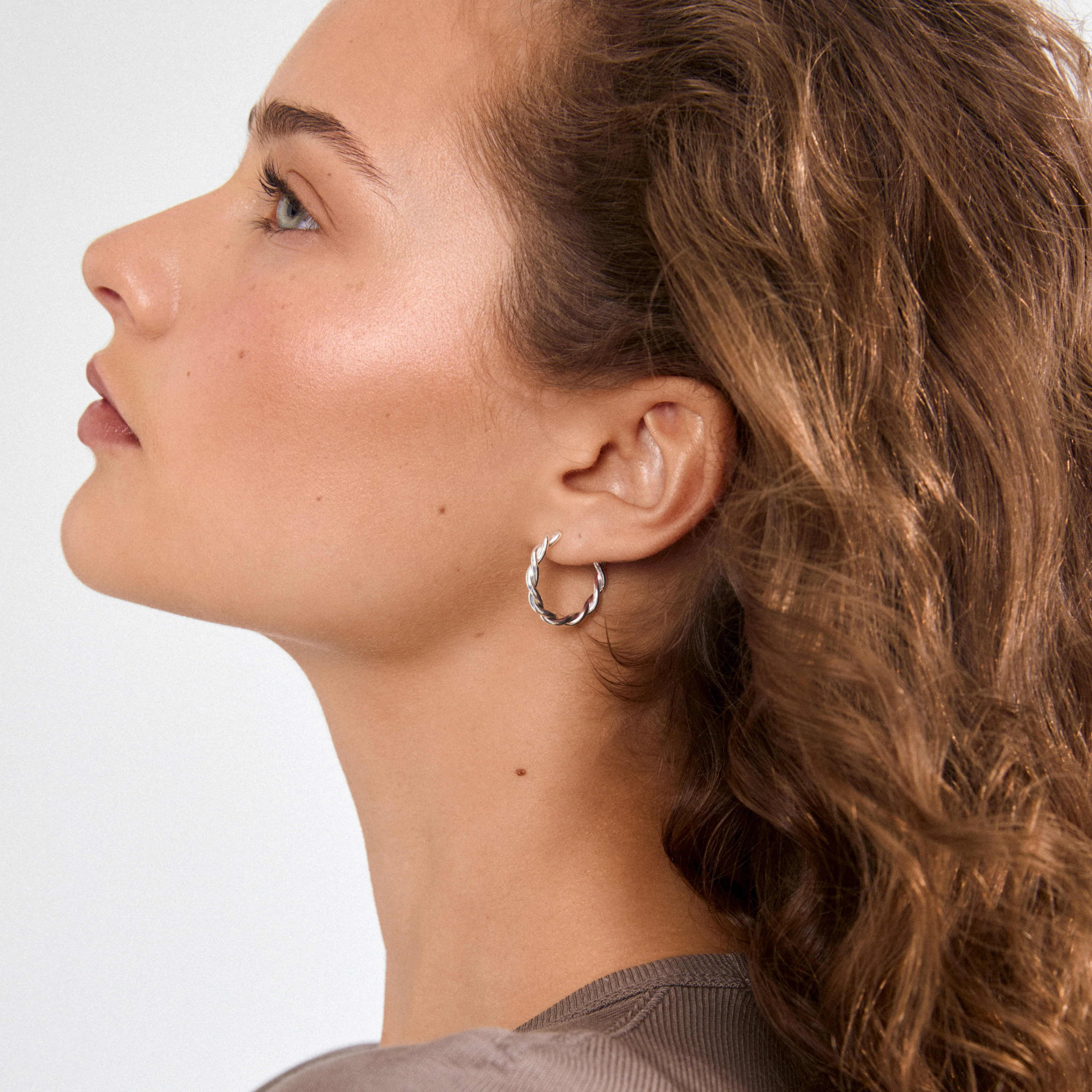 NAJA twisted hoop earrings silver-plated - Image 2