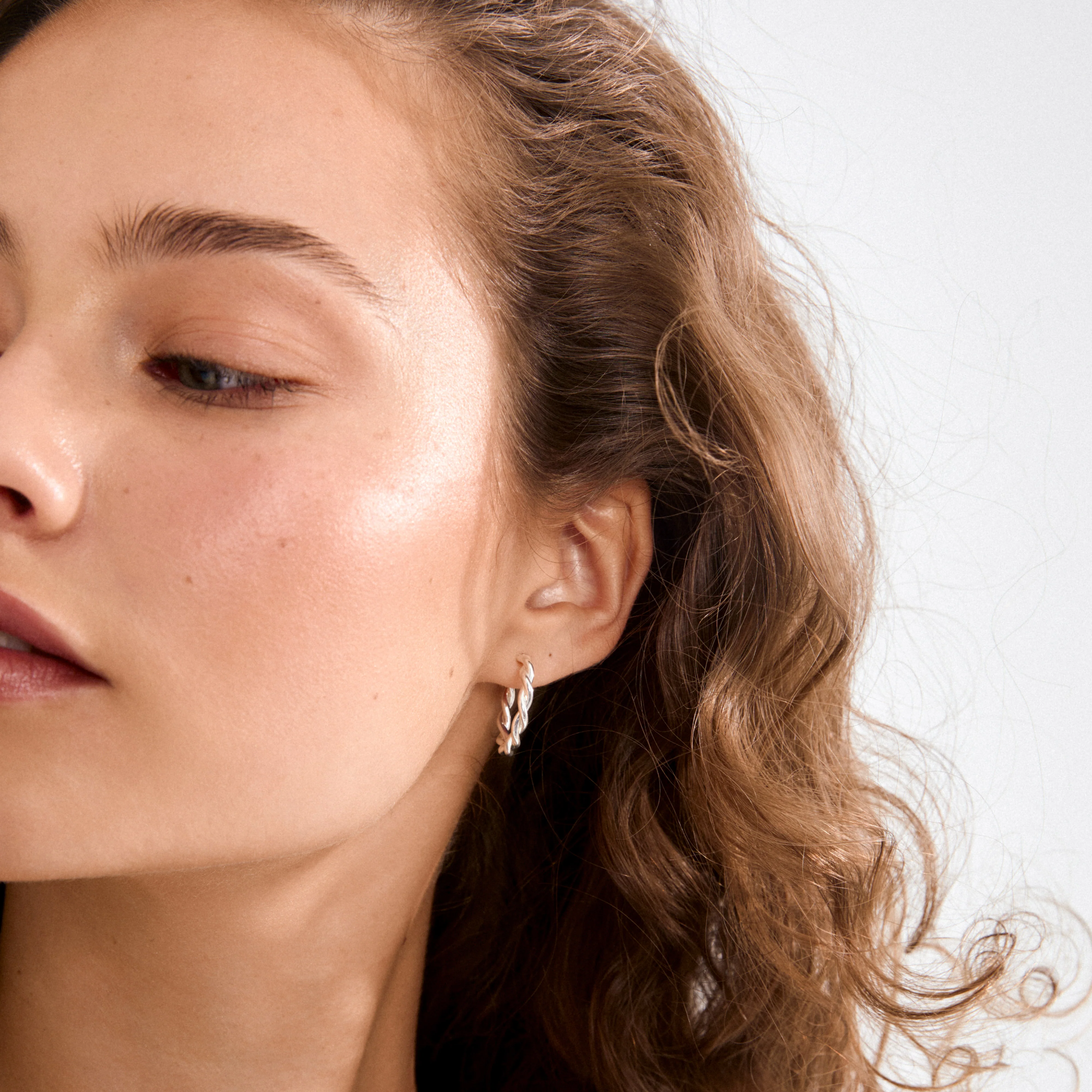 NAJA twisted hoop earrings silver-plated - Image 3