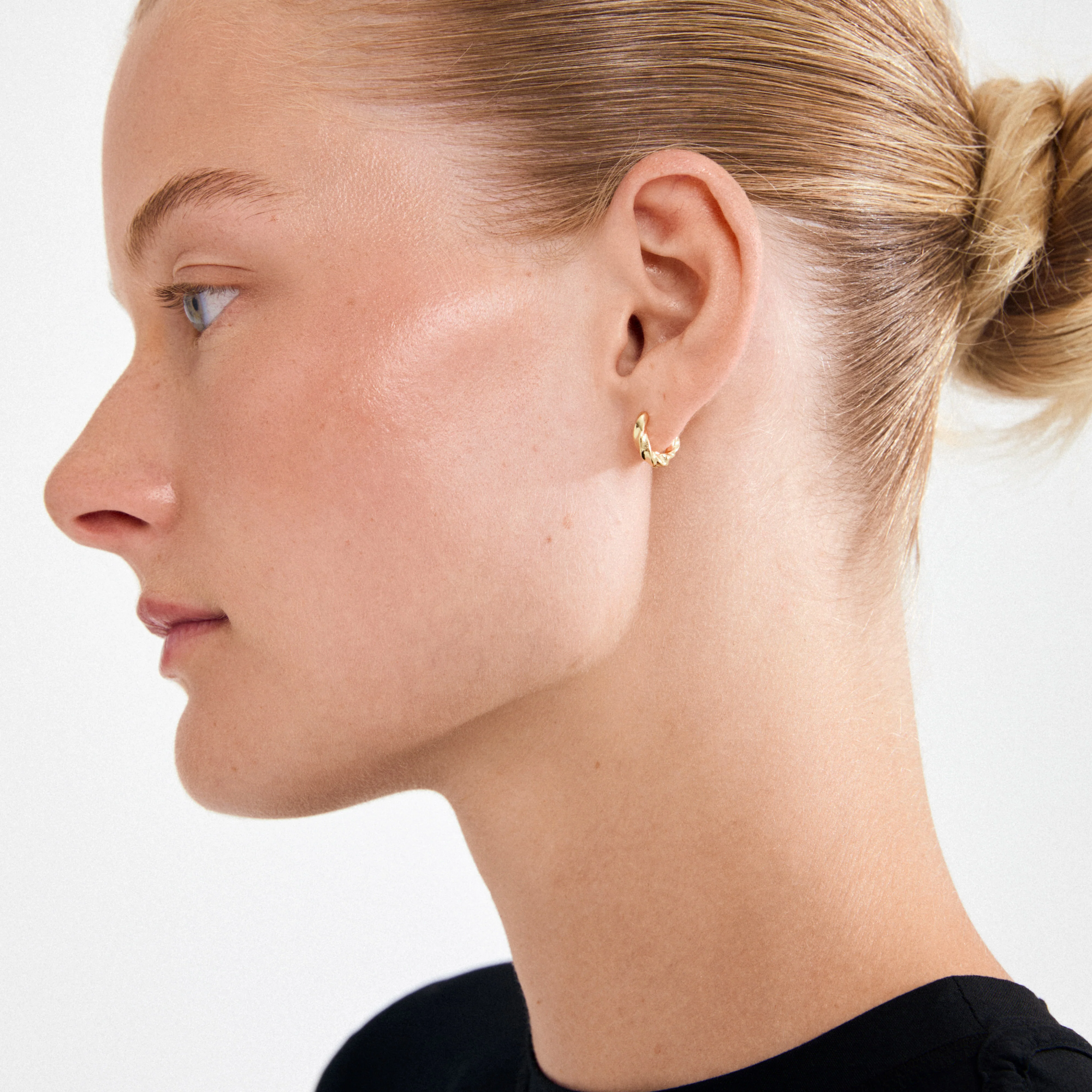 TAFFY small swirl hoop earrings gold-plated - Image 2