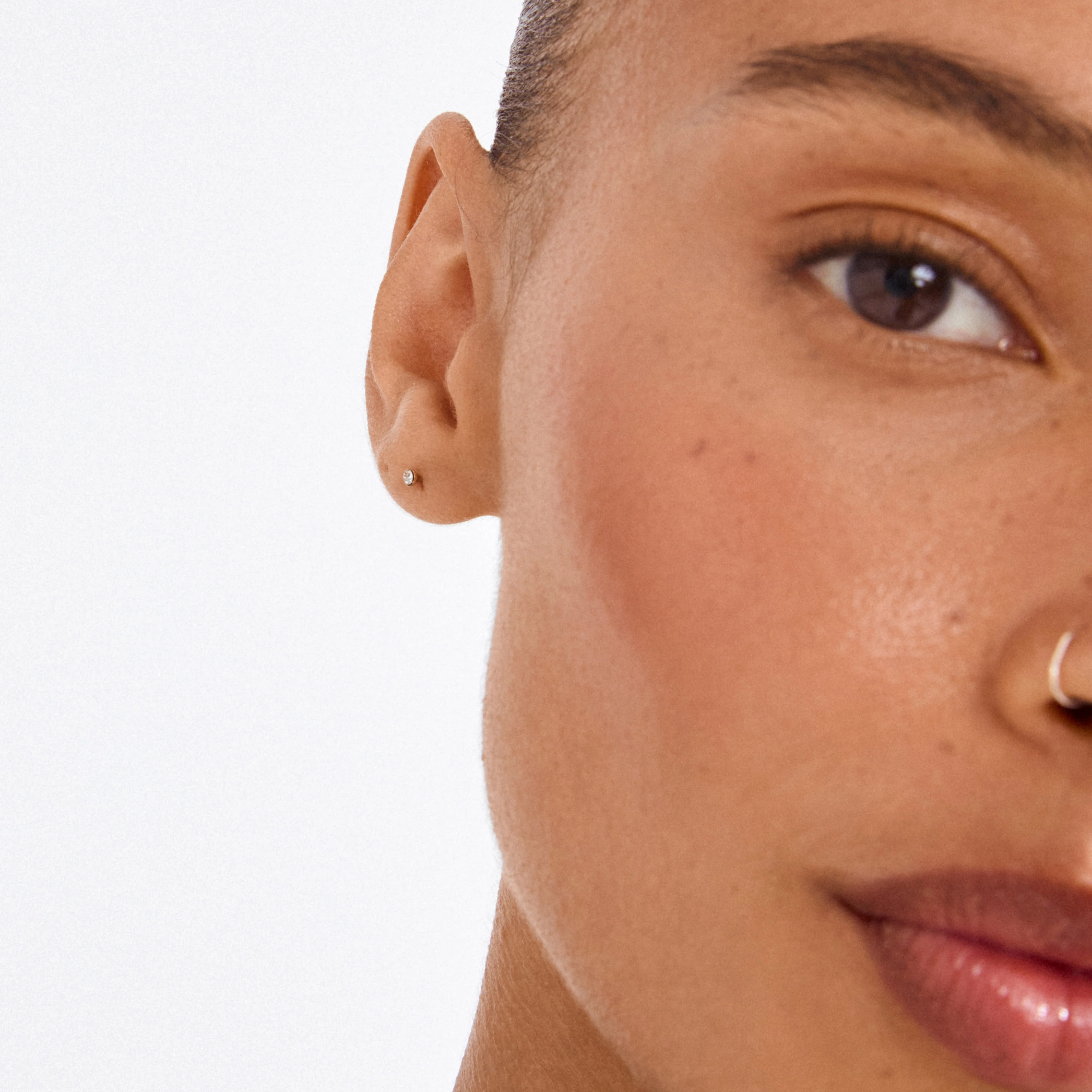 YANA micro crystal earstuds gold-plated - Image 3