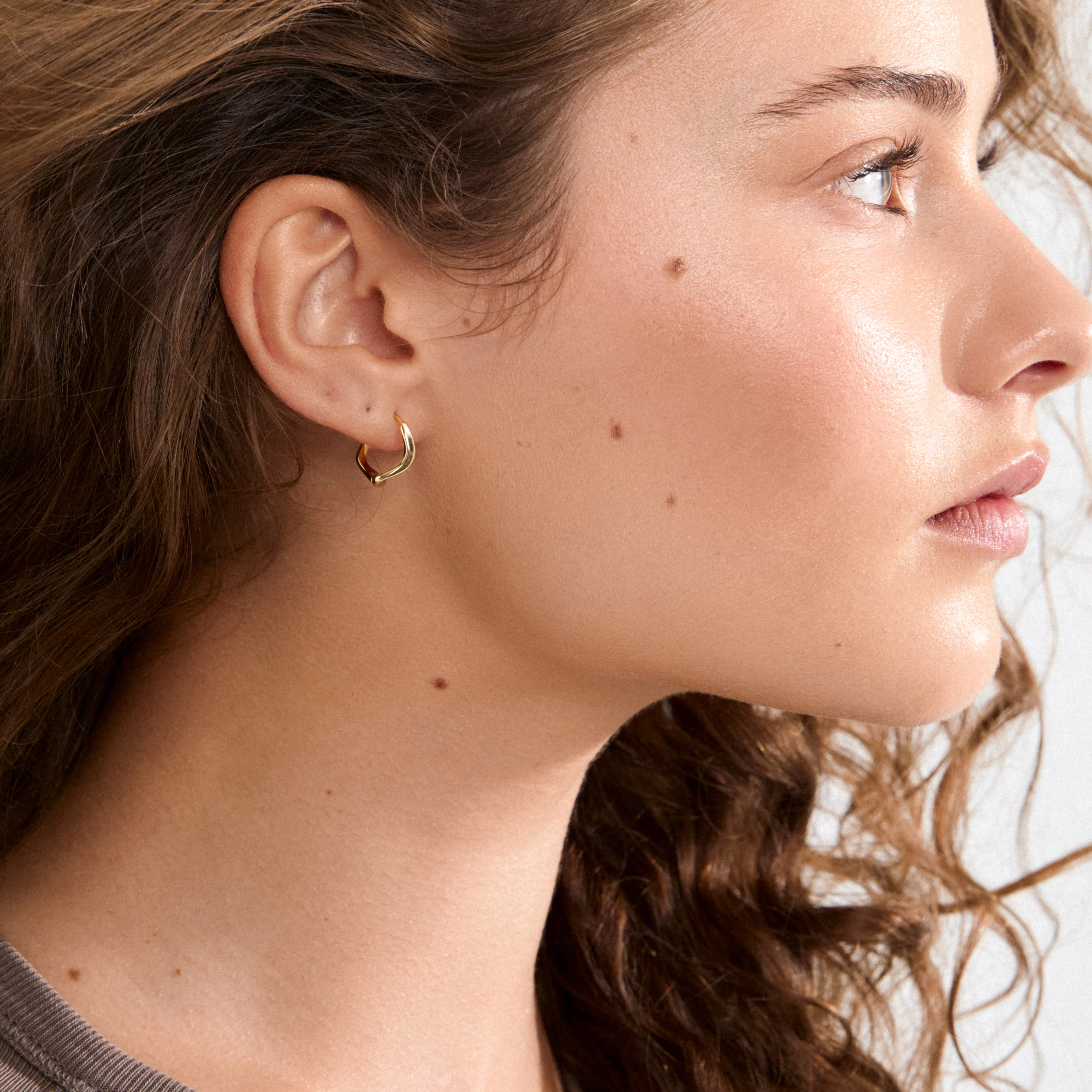 ALBERTE organic shape hoop earrings gold-plated - Image 2
