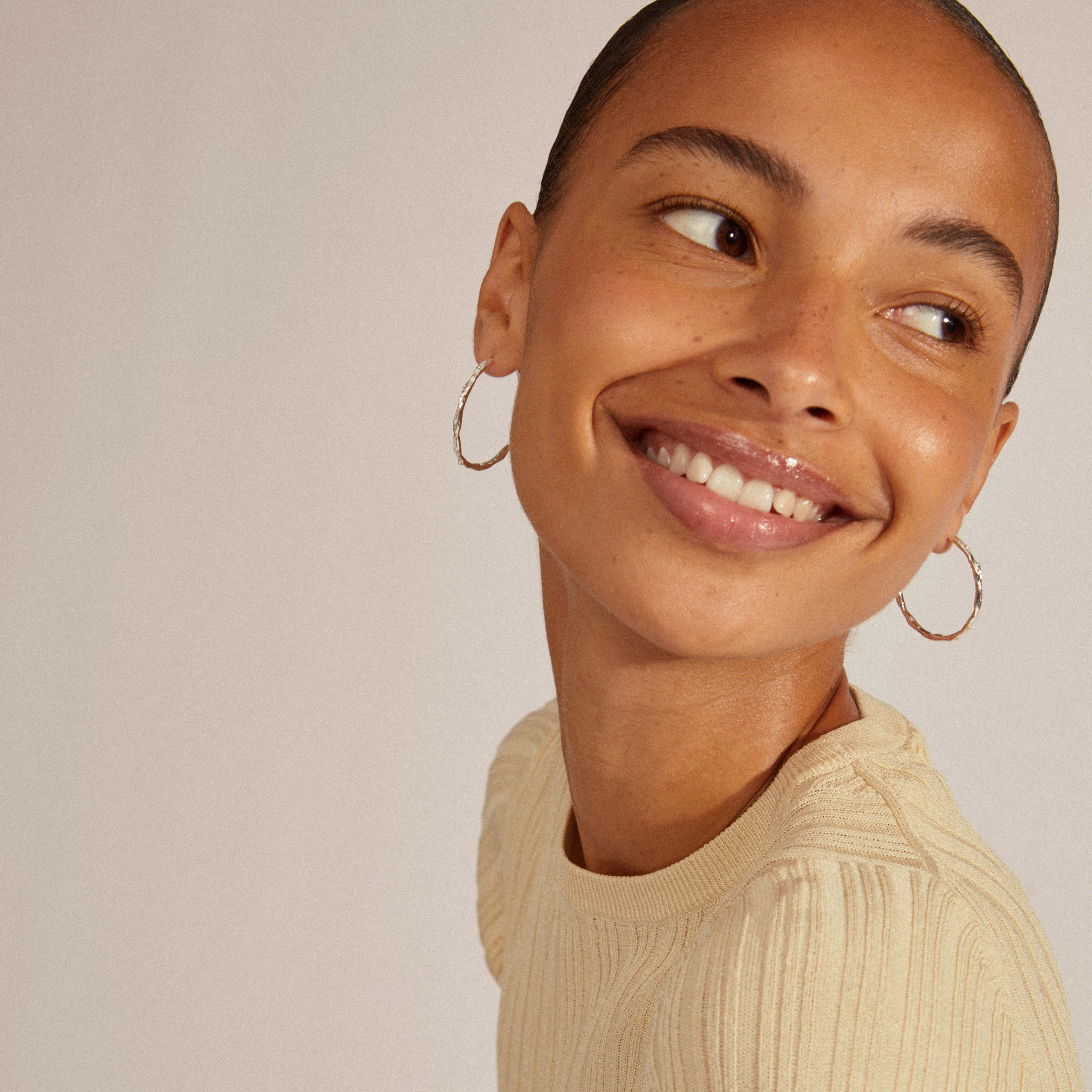 EDDY organic shaped maxi hoops silver-plated - Image 2