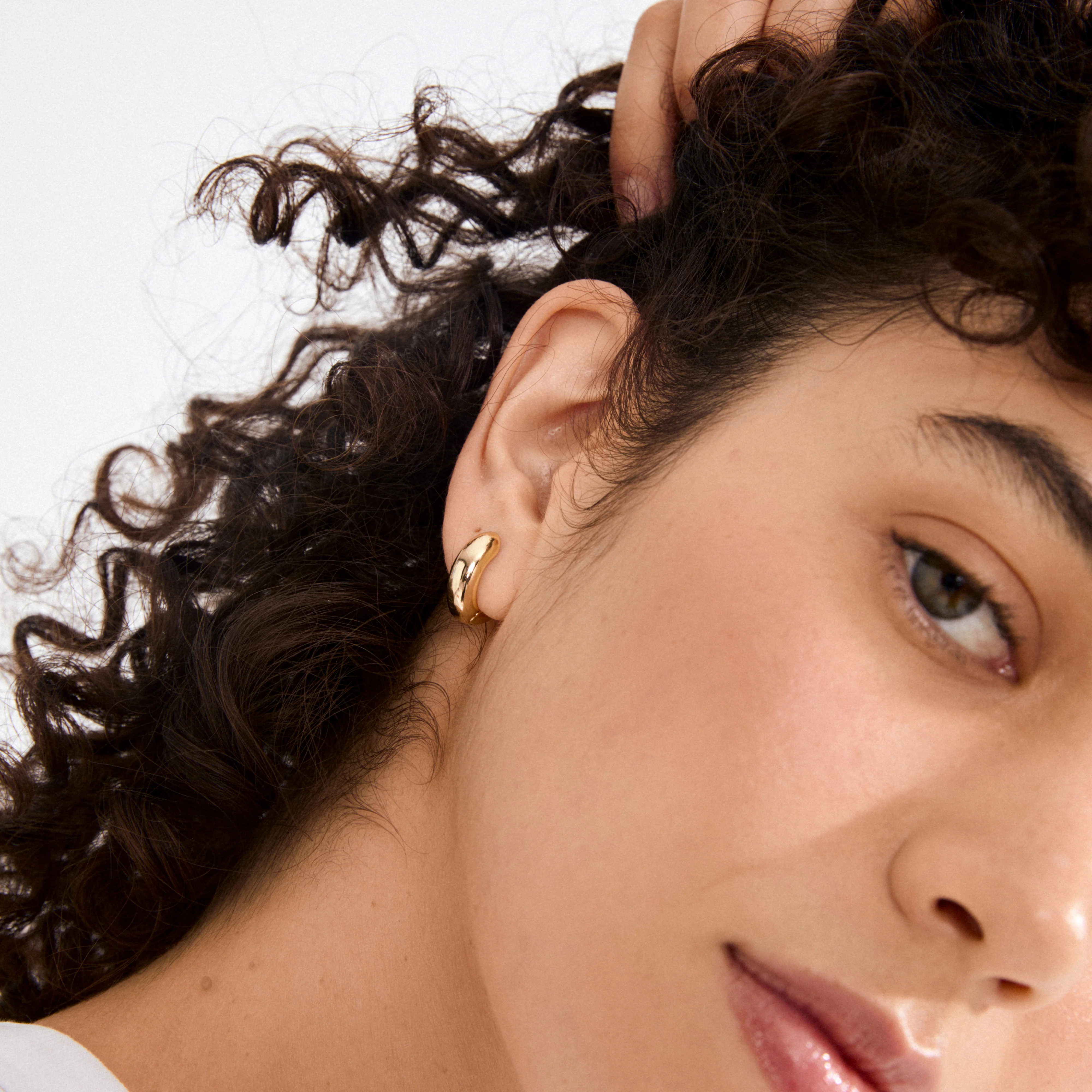 MINE chunky huggie hoops gold-plated - Image 3