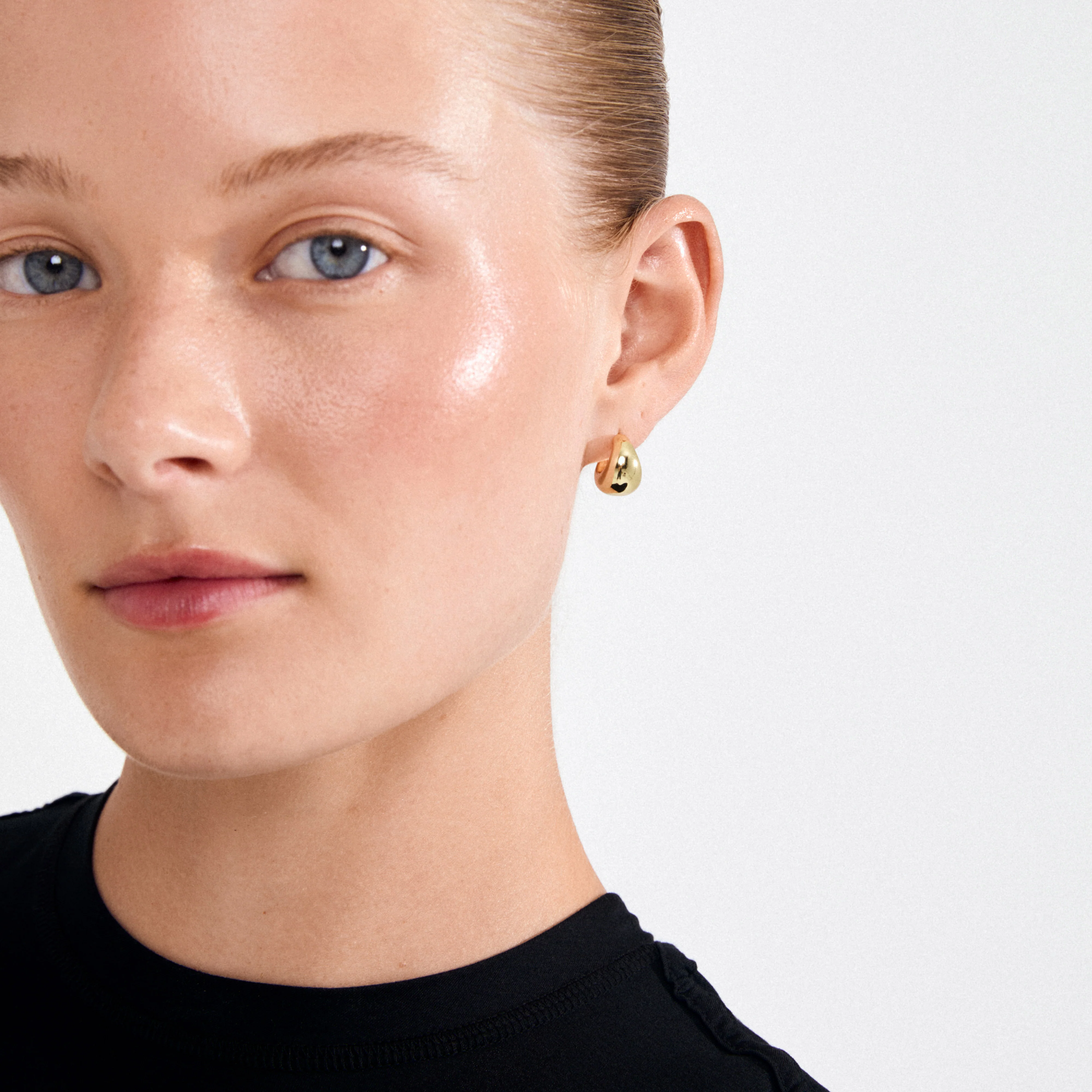 ALEXANE chunky mini hoop earrings gold-plated - Image 2