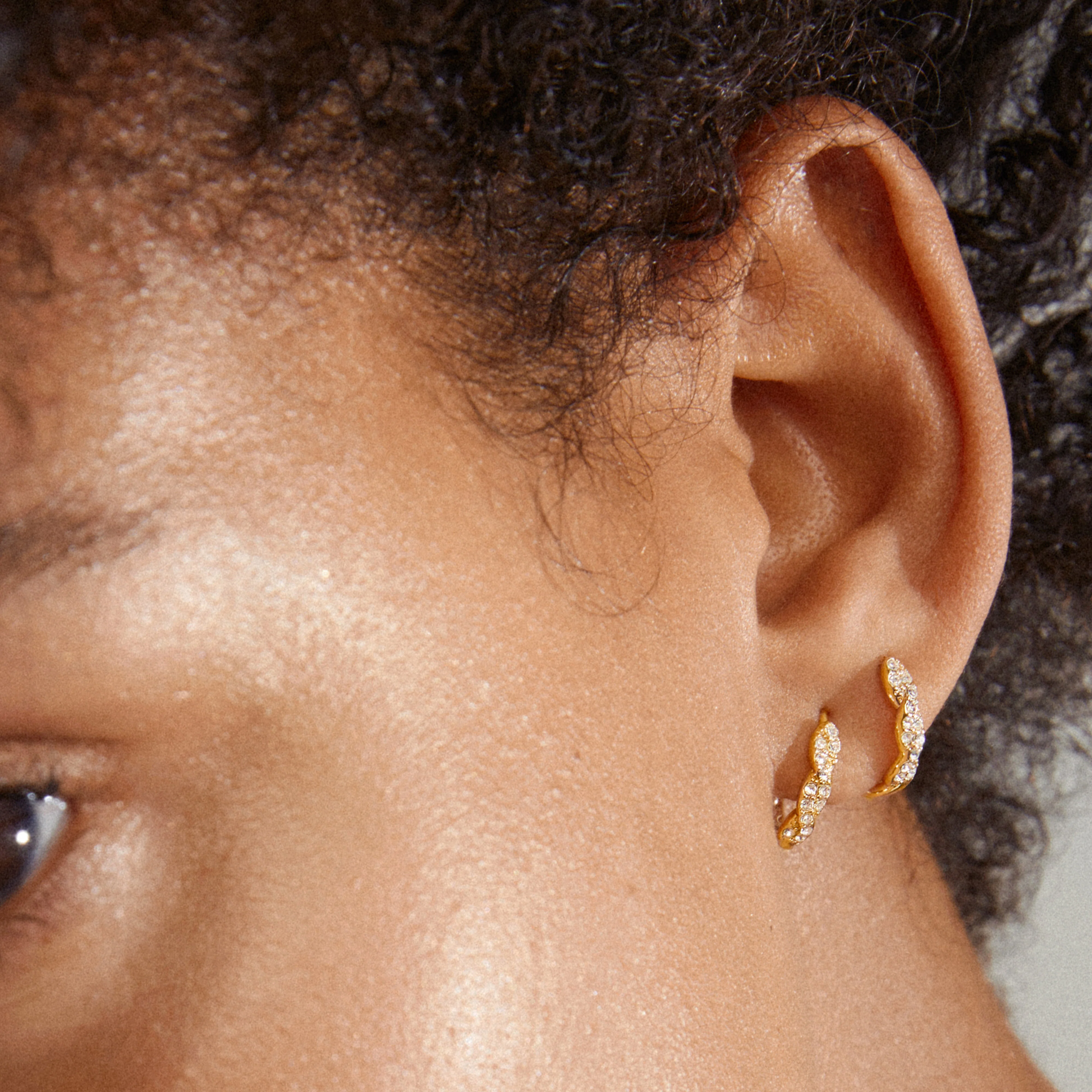 EZO twirled crystal hoops gold-plated - Image 4