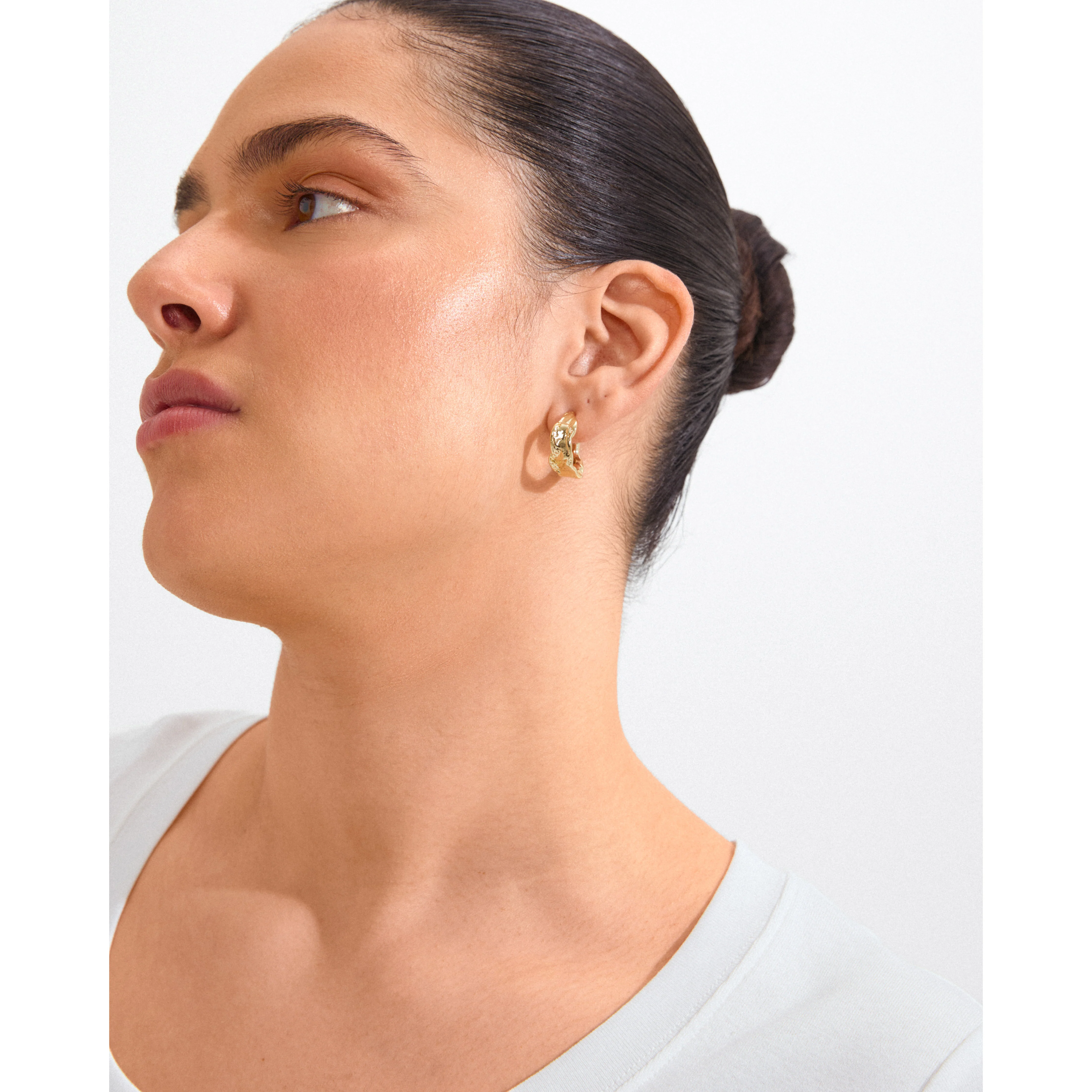 ELARA organic shaped hoop earrings gold-plated - Image 2
