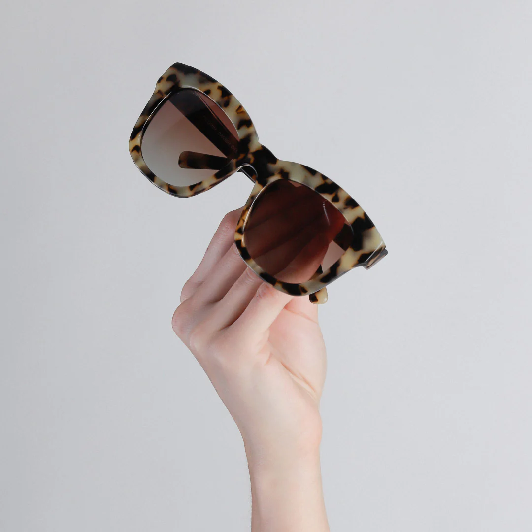 Sunglasses : Dael : Grey - Image 3