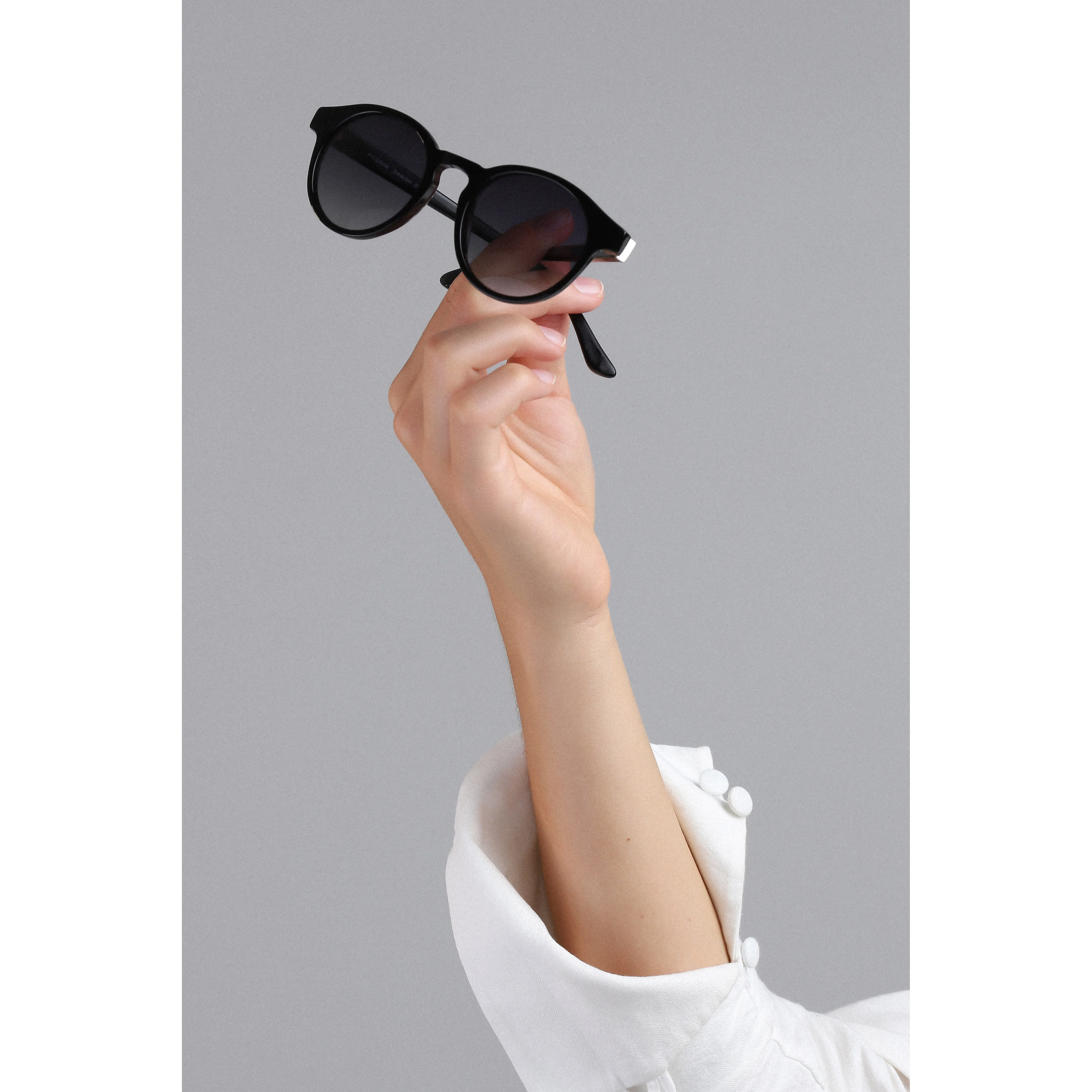 Sunglasses : Meriel : Black - Image 2